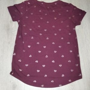 Burgundy tshirt with gold hearts